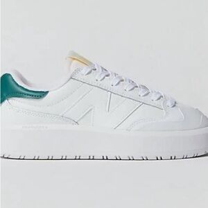 Gently worn new balance sneakers